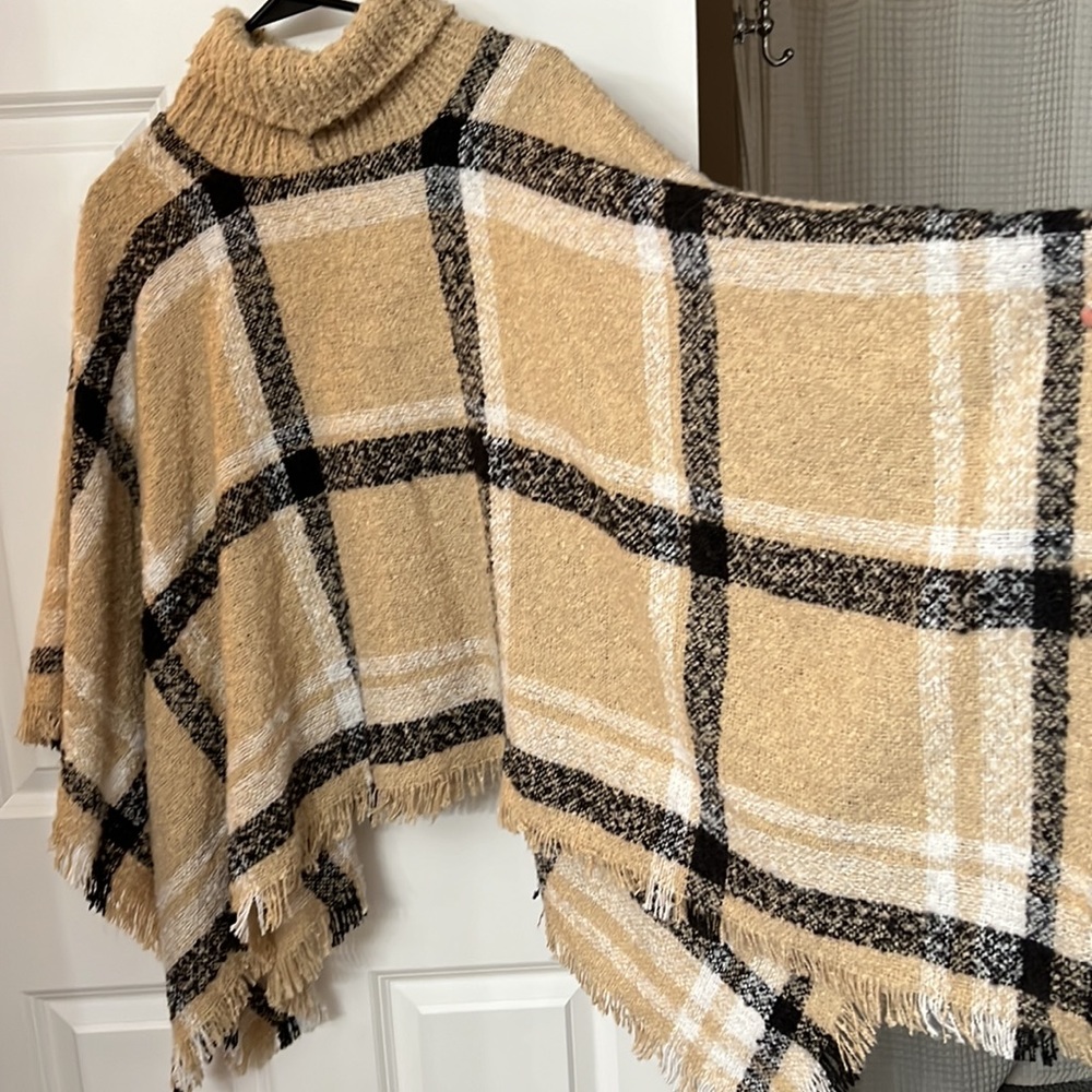 Poncho - Picture 2 of 3